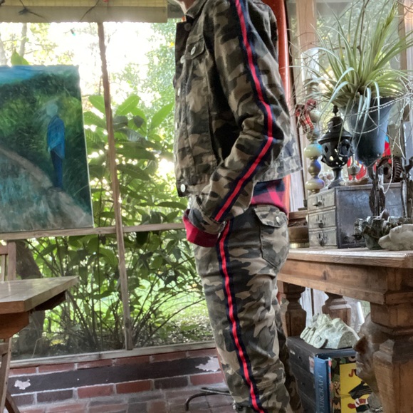 I&M Premium jeans, camo jacket with side stripes in navy and red. Size Medium - Picture 13 of 14